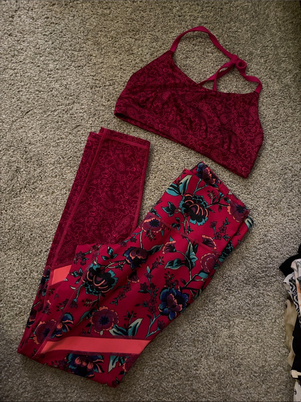 Old Navy Magenta Floral Bralette and Leggings Set